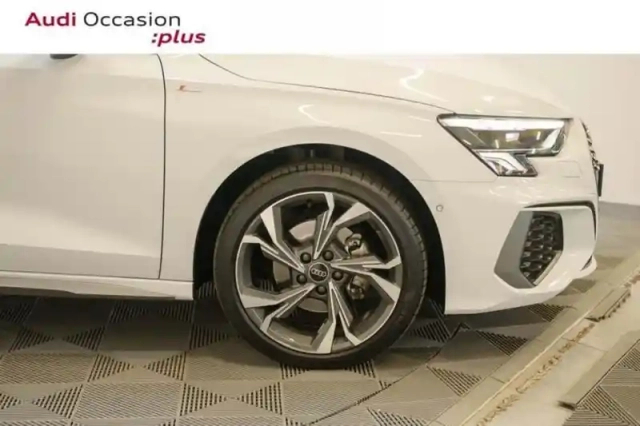 Audi A3 35 tfsi mild hybrid 150 s tronic 7 s line — photo 2