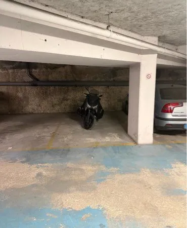 Place de parking intérieure