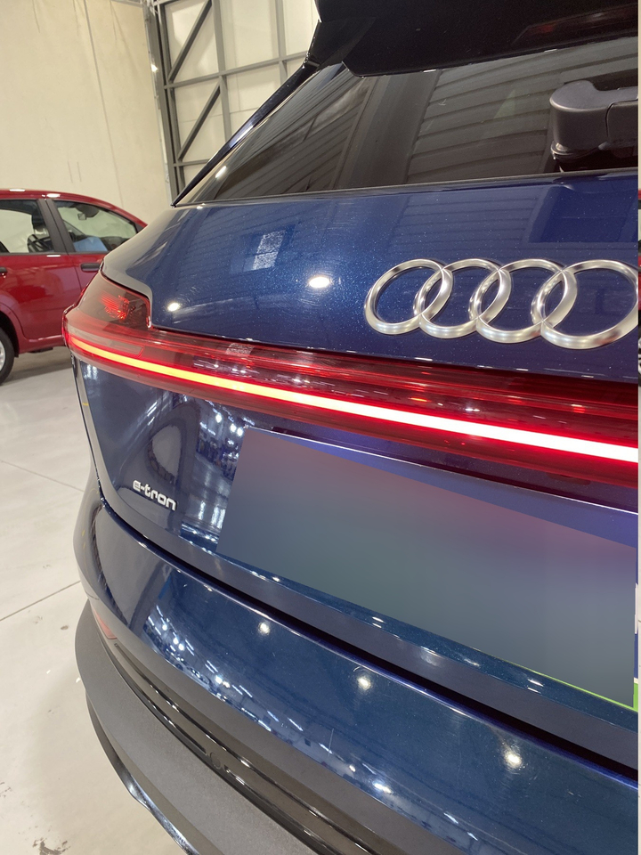 Audi e-tron — photo 54