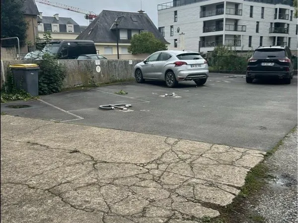 Place de parking extérieure