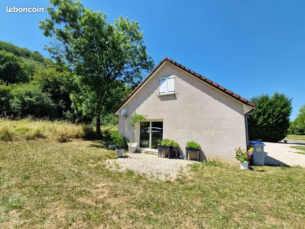COURBOUZON (39 JURA), à vendre maison 115 m², 4 chambres, 2 sdb, 1 garage, terrain clos de 700 m²