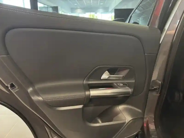 Mercedes Gla 200 d progressive line — photo 52