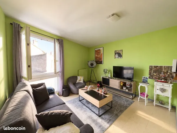 SAINT-AMAND-MONTROND - STUDIO 28,30 m² AVEC CAVE - 29 700 FAI