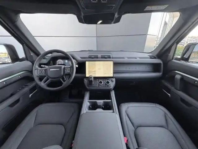 Land Rover Defender 110 2.0 p300e phev x-dynamic se — photo 10