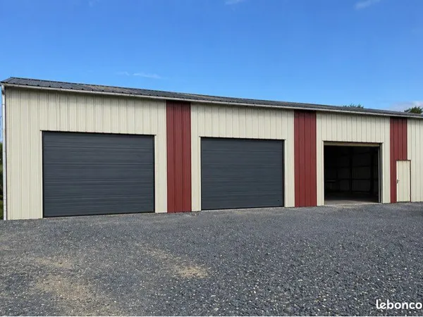 Local commercial ,garage , hangar