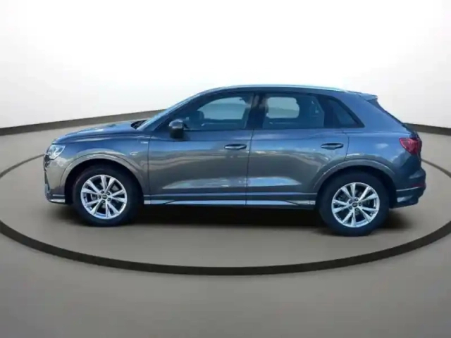 Audi Q3 35 tfsi 150ch s line s tronic 7 — photo 4