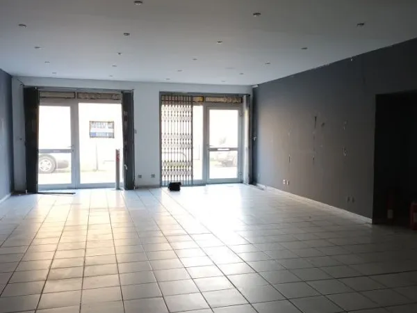 Commerce Location Nîmes  79m² 919€