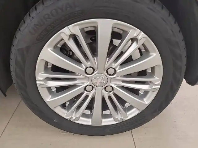 Peugeot 208 1.2 puretech 110ch s&amp;s eat6 — photo 13