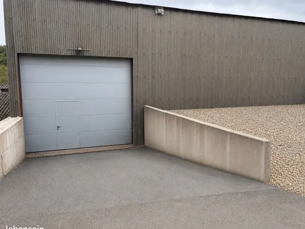 Dépôt de 400m2 (cellule de stockage)