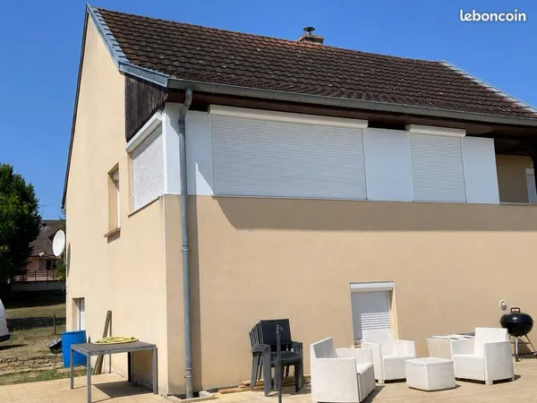 Maison familiale de 115 m² avec piscine, sous-sol aménagé et garage indépendant de 50 m² - Rully (71