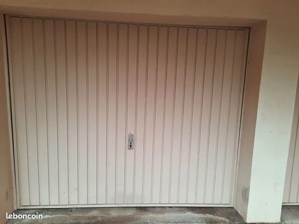 Location garage les lones six fours