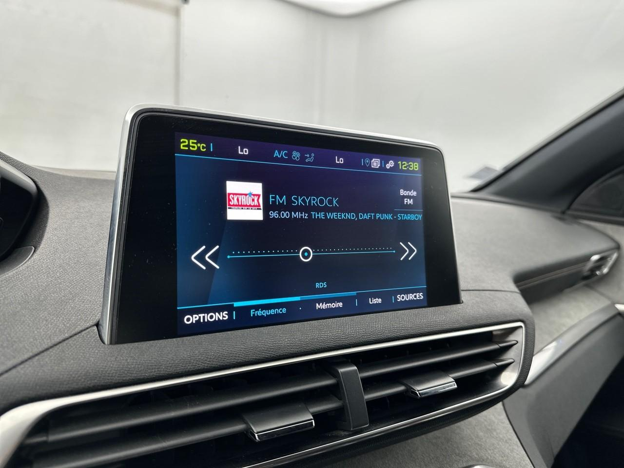 Peugeot 3008 hybrid4 300 e-eat8 gt — photo 23