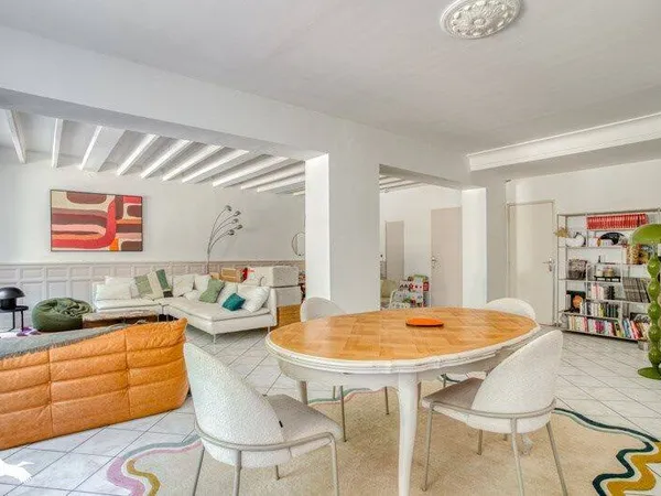 Maison 7 pièces 240 m²