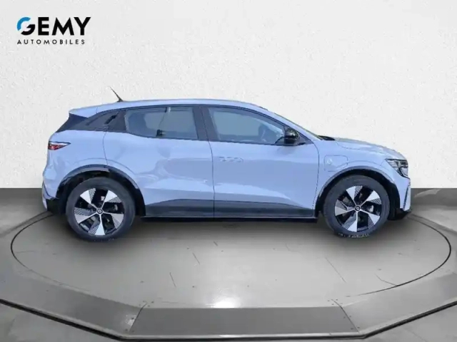 Renault Megane e-tech ev60 220 ch super charge — photo 4