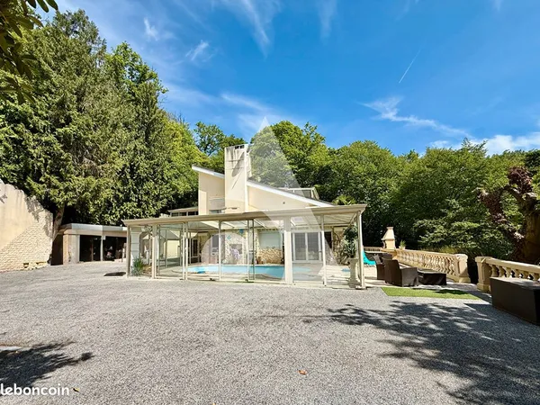 Propriété 6 pièces 320 m²