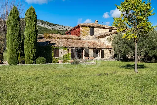 Mas provençal 10 pièces 308 m²