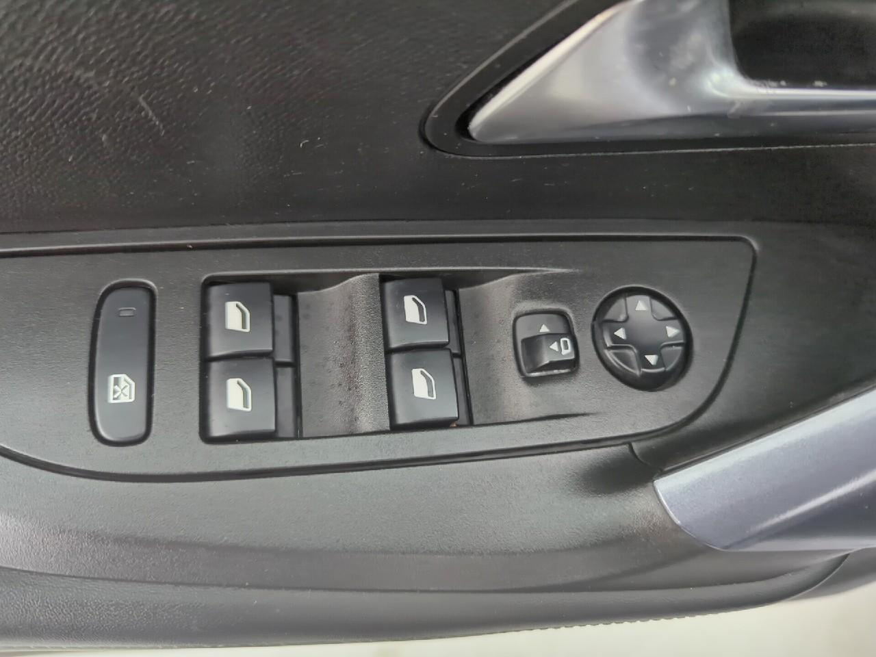 Peugeot 2008 puretech 100 s&s bvm6 allure — photo 26