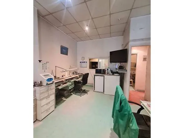 Local commercial 2 pièces 44 m²