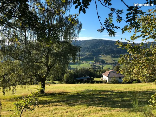Maison individuelle avec 8400m2 de terrain & dépendance