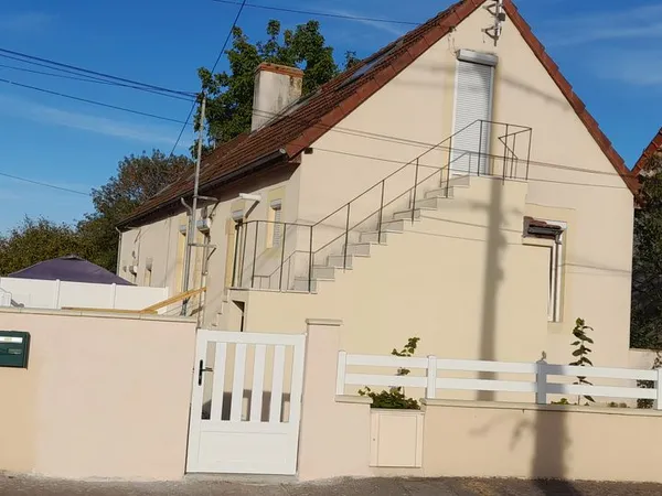 Digoin loue appartement 48 m2 dans maison parking sécurisé