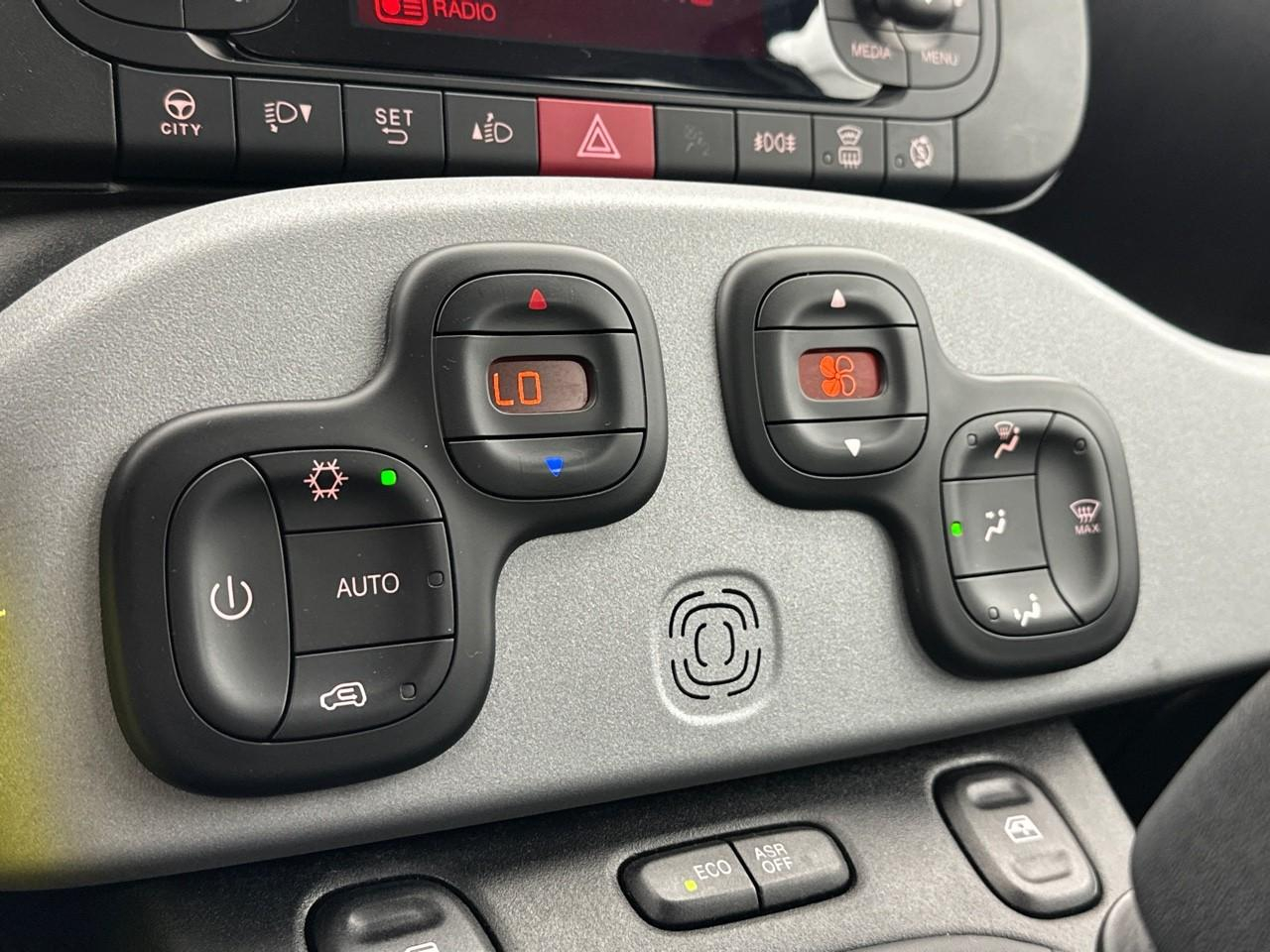 Fiat Panda 0.9 85 ch twinair s/s city cross — photo 24