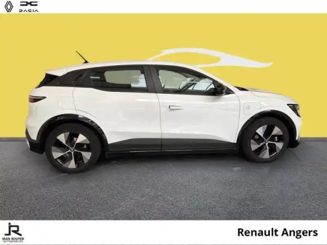 Renault Megane e-tech electric ev40 130ch equilibre standard charge — photo 6