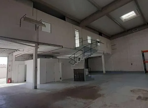 Local d'activité de 420 m² LES PENNES MIRABEAU