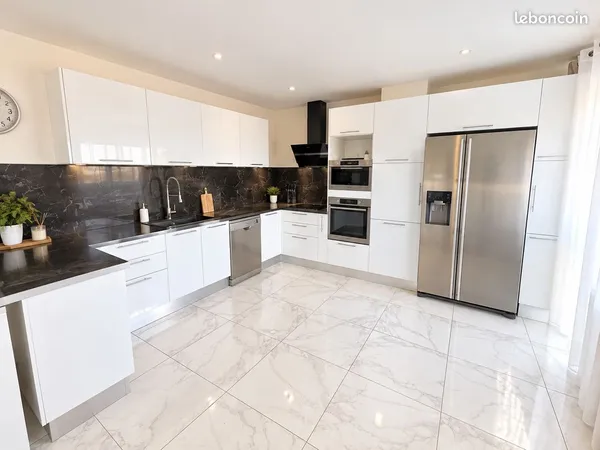 Chambre en Colocation - Appartement T4 - 90m² - Tramway T4 - Métro D - Résidence Securisé - DPE C - 