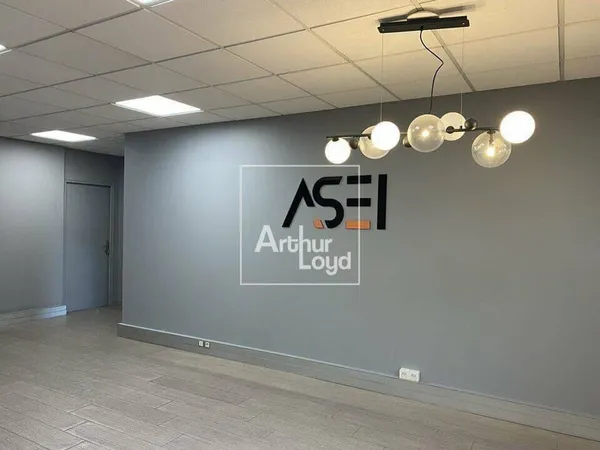 Bureau 271 m²