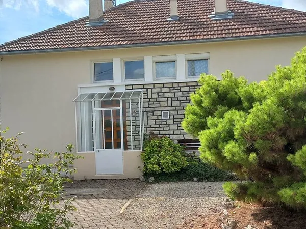 Maison individuelle au calme , proche du village, commerces et écoles