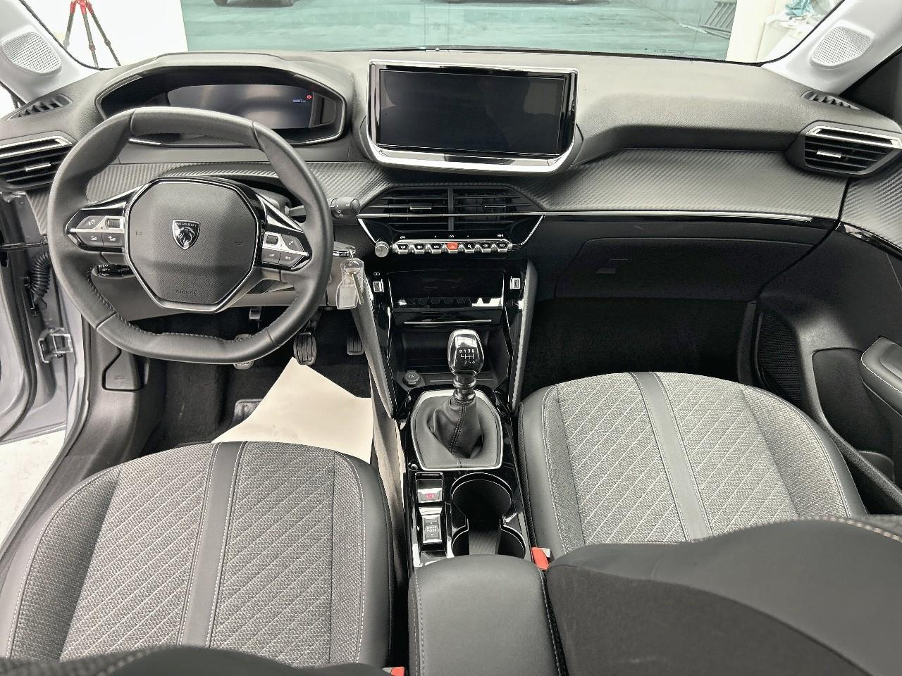 Peugeot 208 100 s&s bvm6 allure — photo 12