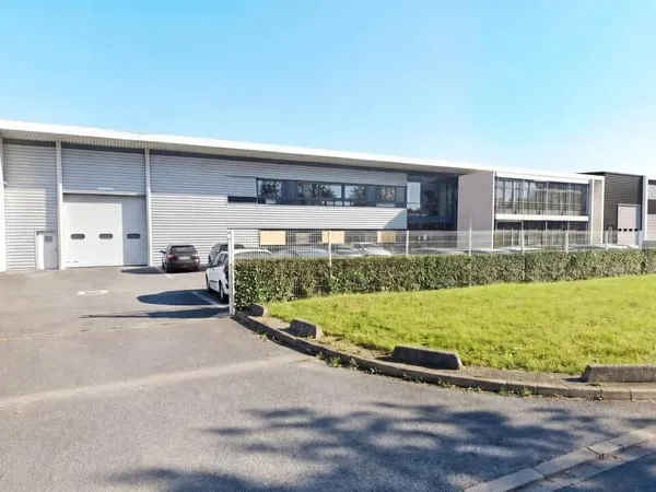 Local d'activité 3030 m²