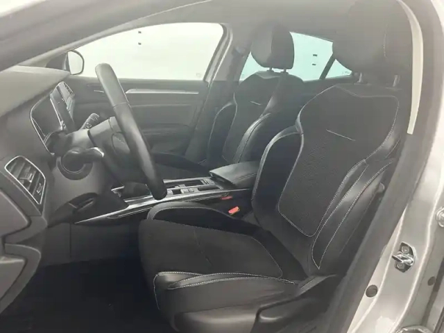 Renault Megane mégane iv berline tce 140 energy — photo 18