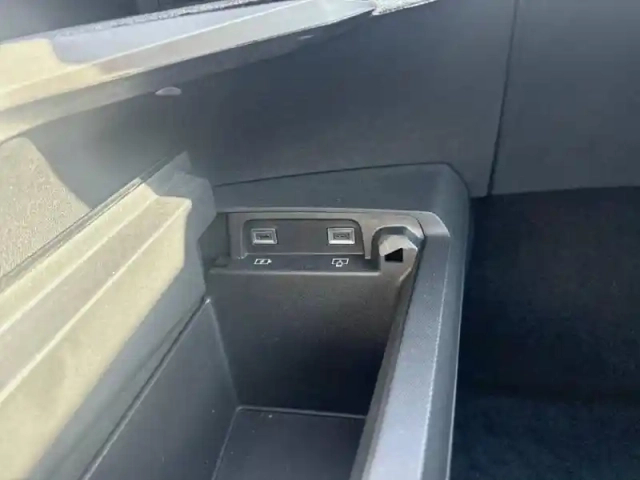 Peugeot 3008 hybrid 145 e-dcs6 — photo 10