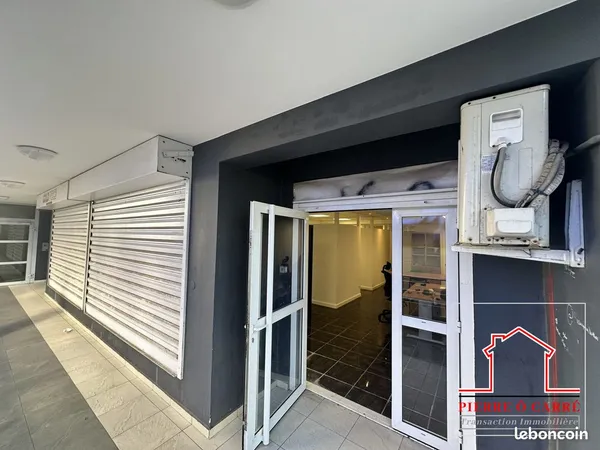 Local 92 m² Saint-Pierre