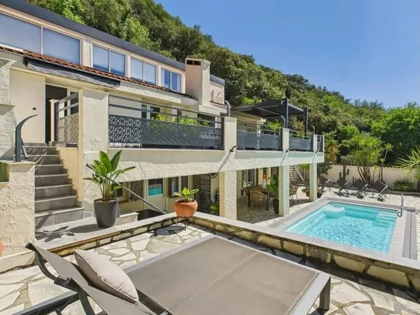 Vente de cette unique propriété de 12 pièces, 288 m², située à Amélie-les-Bains-Palalda
