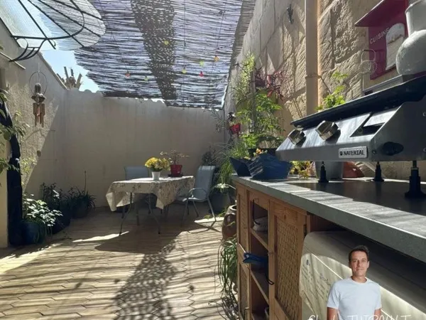 Résidence + investissement : T2 loué et T3 avec terrasse de 30 m² sans vis-à-vis, cachet et revenu l