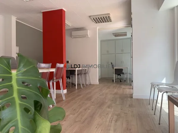 Local commercial mur