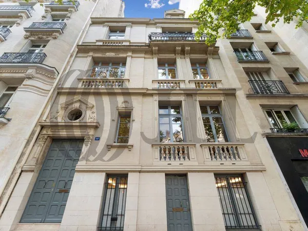 Bureaux 569 m²