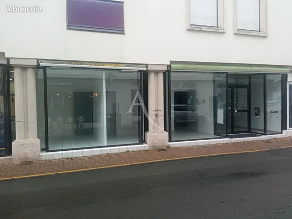 Local commercial 70 m² CHALLANS