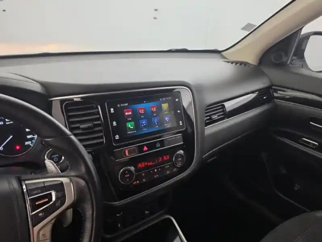 Mitsubishi Outlander phev twin motor intense 4wd + attelage — photo 24