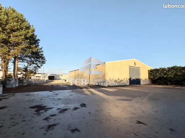 Local 620 m² Couëron