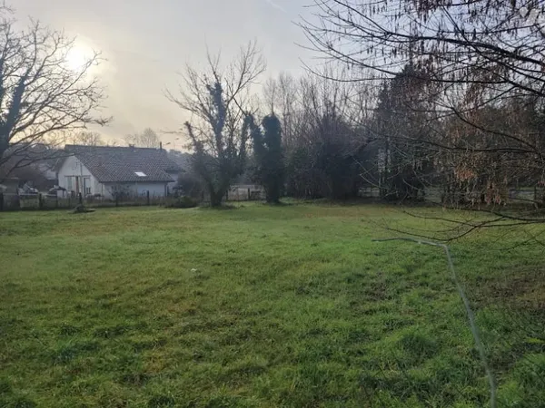 Terrain 610 m²