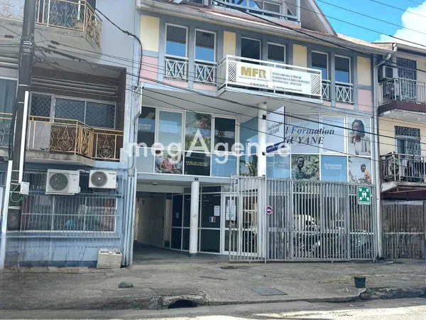 Immeuble à usage mixte de bureaux et d'habitation CAYENNE
