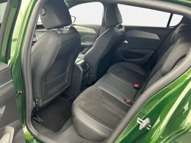 Peugeot 308 phev 180 e-eat8 — photo 12