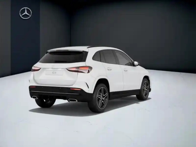 Mercedes Gla 200 d amg line — photo 21