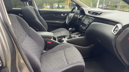 Nissan Qashqai 1.2 DIG-T 115 2WD - N-Connecta – 2015 – 100517 km – Essence – Boîte Manuelle — photo 11