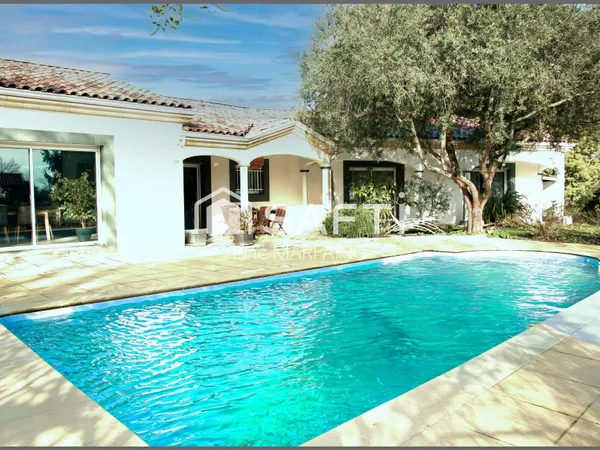 Villa d'architecte avec piscine, sans travaux