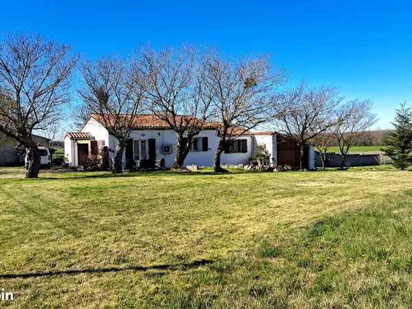 Vends maison de plain-pied avec 3,4 ha de terrain - Boxes, granges et dépendances