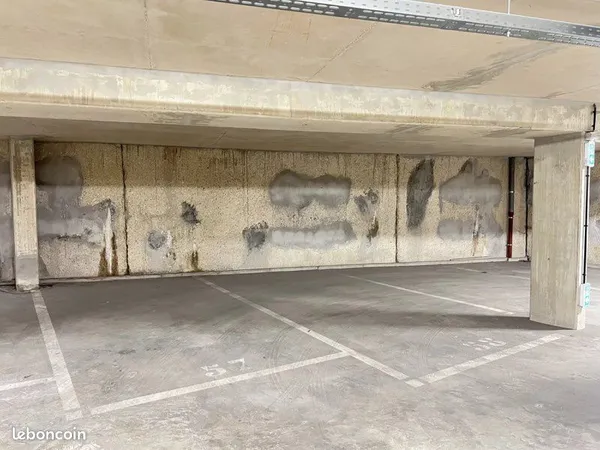 Place de parking en S/sol - Jean-Jacques Rousseau